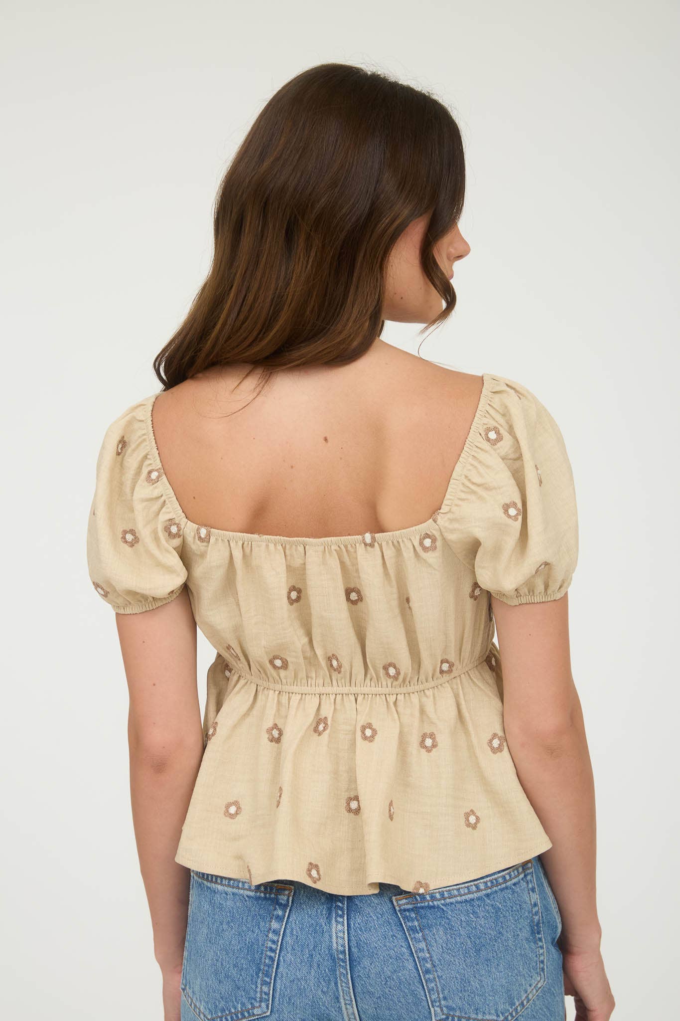 EMBROIDERED DAISY PUFF SLEEVE PLEATED BLOUSE