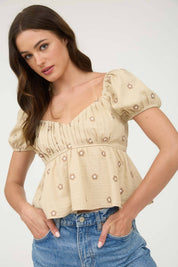 EMBROIDERED DAISY PUFF SLEEVE PLEATED BLOUSE