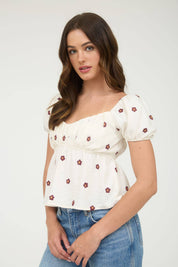 EMBROIDERED DAISY PUFF SLEEVE PLEATED BLOUSE