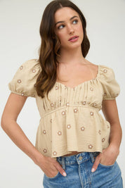 EMBROIDERED DAISY PUFF SLEEVE PLEATED BLOUSE