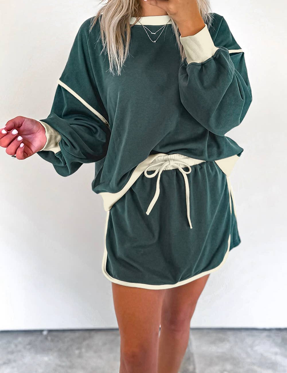 Color Contrast Loose Pullover and Lace-up Waist Skort Set