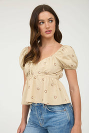 EMBROIDERED DAISY PUFF SLEEVE PLEATED BLOUSE